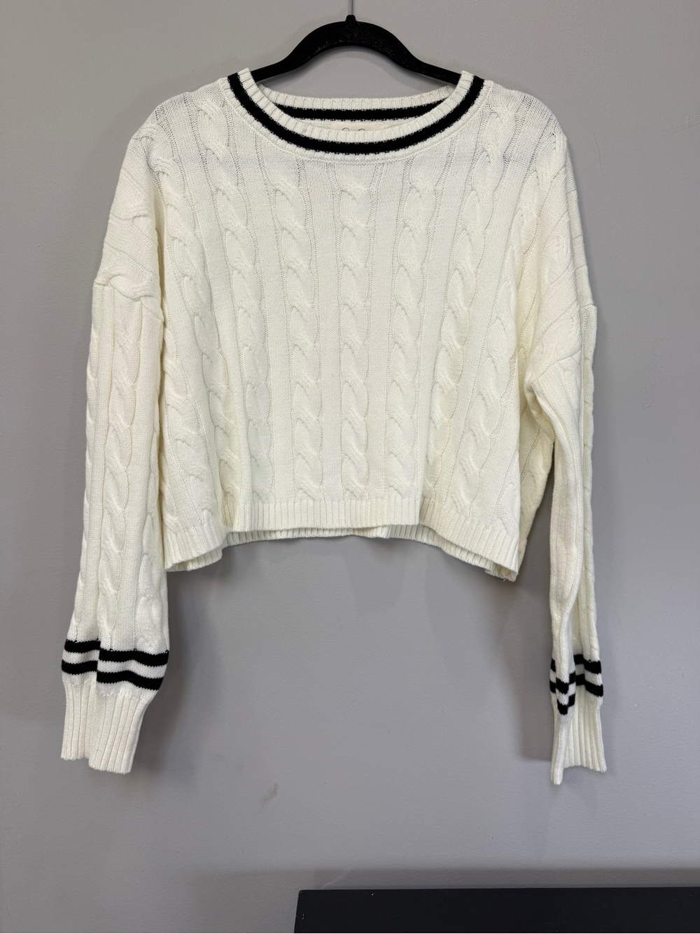 Jessica Simpson White Cable Knit Crewneck Sweater with Black Trim